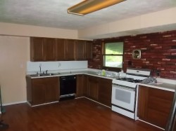 320 Cameron Rd., St. Louis, MO 63137